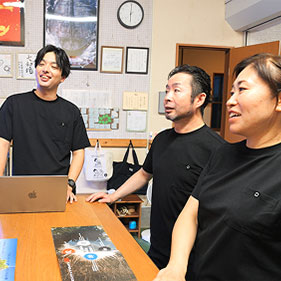 フロンティアジャパンのスタッフ